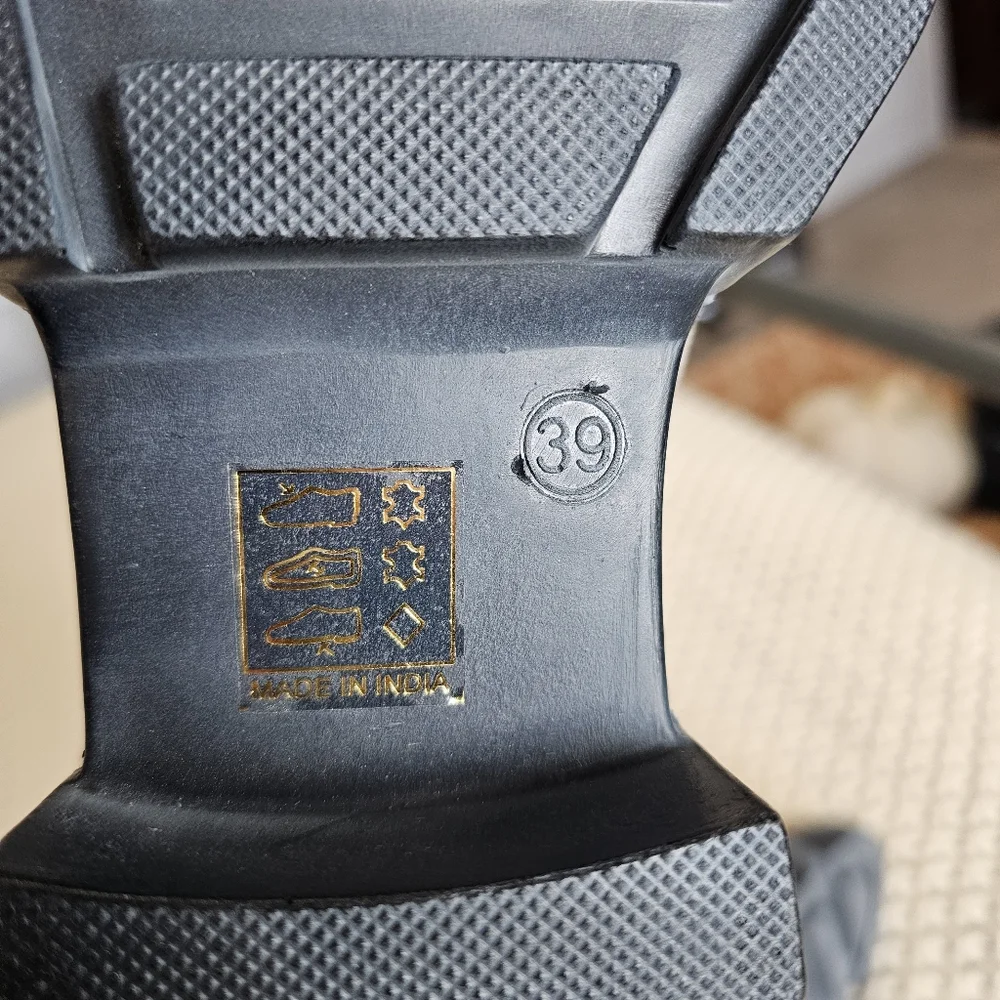 Free People Brooks Lug Chelsea Boots. Size 39 - US 9, NIB - Picture 14 of 16